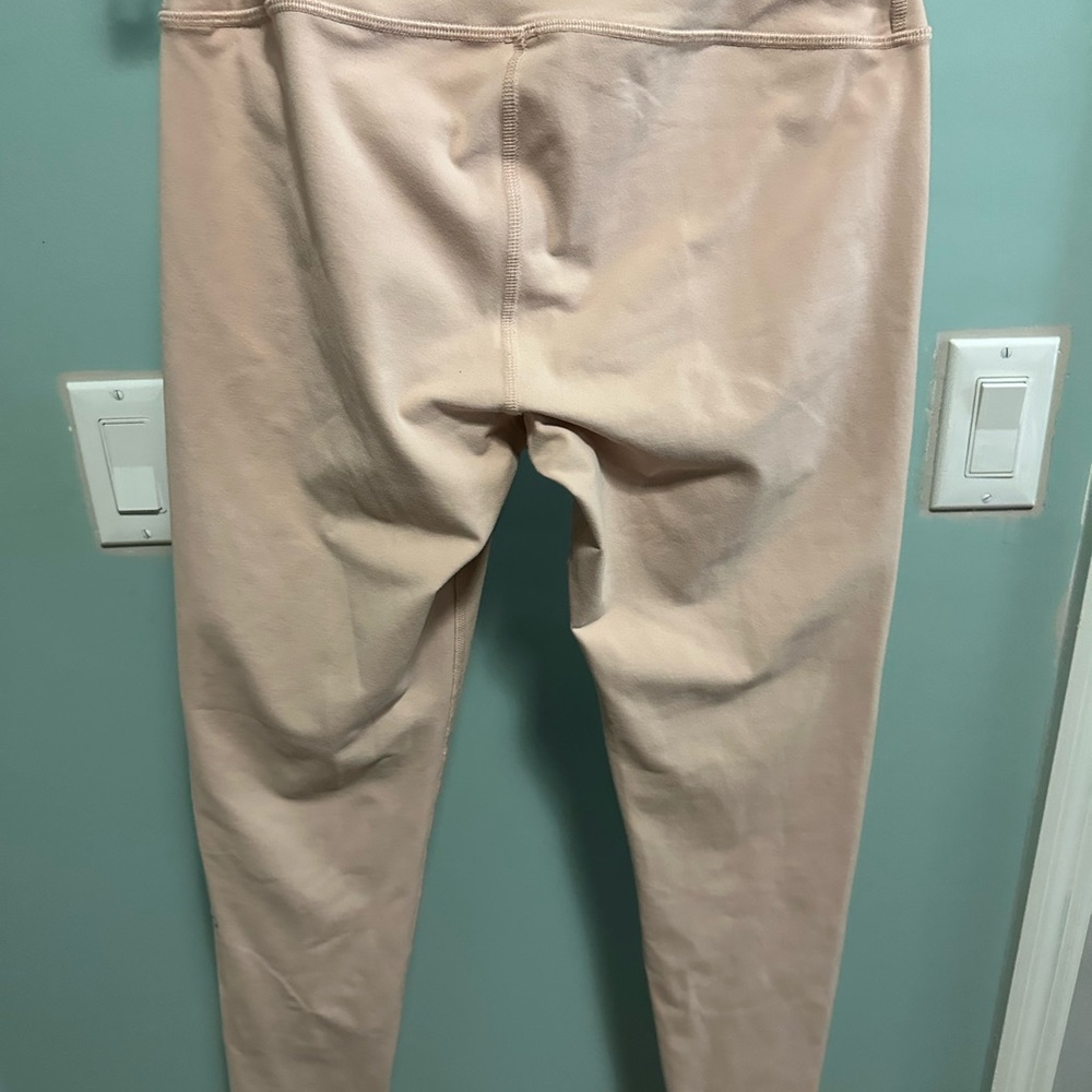 ALO Yoga light pink Leggings - Picture 4 of 6